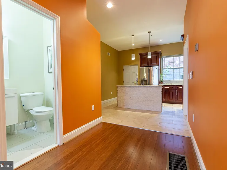 235 W Jefferson St — Photo 4