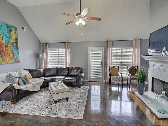 2nd image of 1790 Pecan Meadows Dr