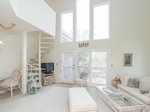 5th image of 130 N Shore Dr APT 10