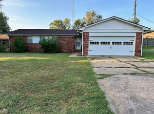 413 Overhill Rd, Arkansas City, KS 67005