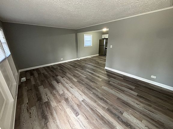 3rd image of 375 Indianwood Blvd