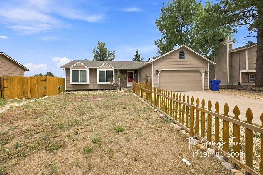Spacious, Updated 5bd Home With Majestic Views - Security Deposit Waiver Available — Photo 2