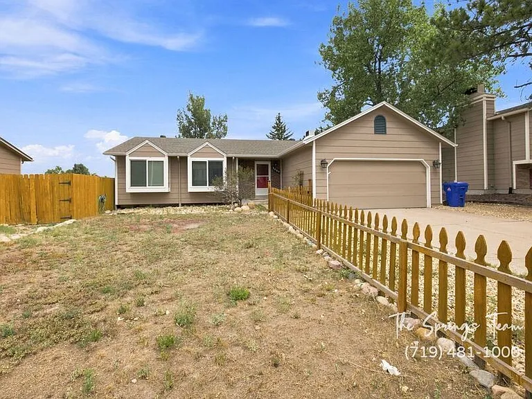 3060 Maverick Dr — Photo 2