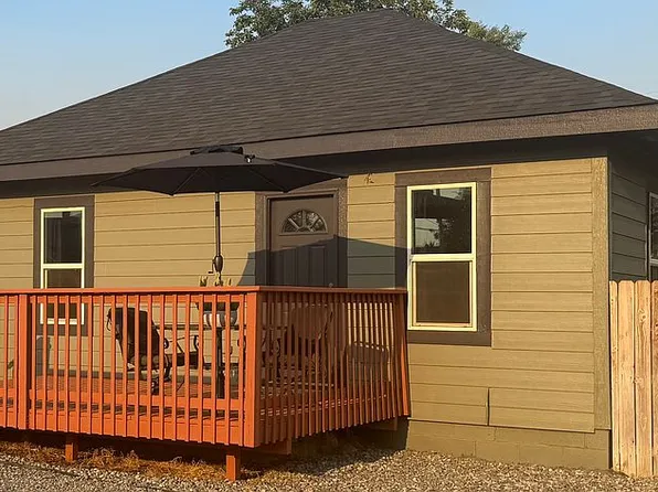 810 9th St, Benton City, WA 99320