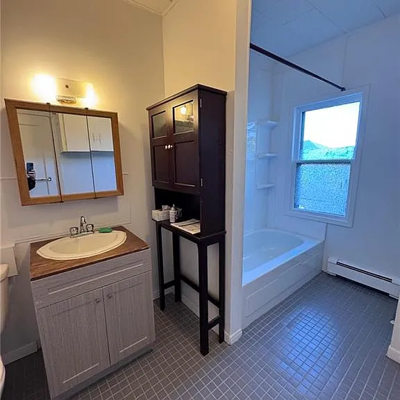 393 Adelaide St — Photo 14