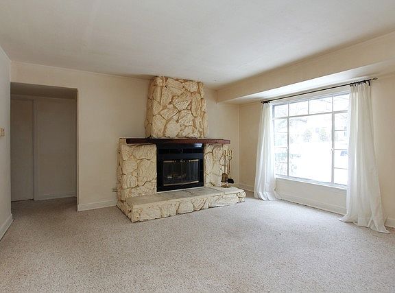 2nd image of 122 N Emerald Ave