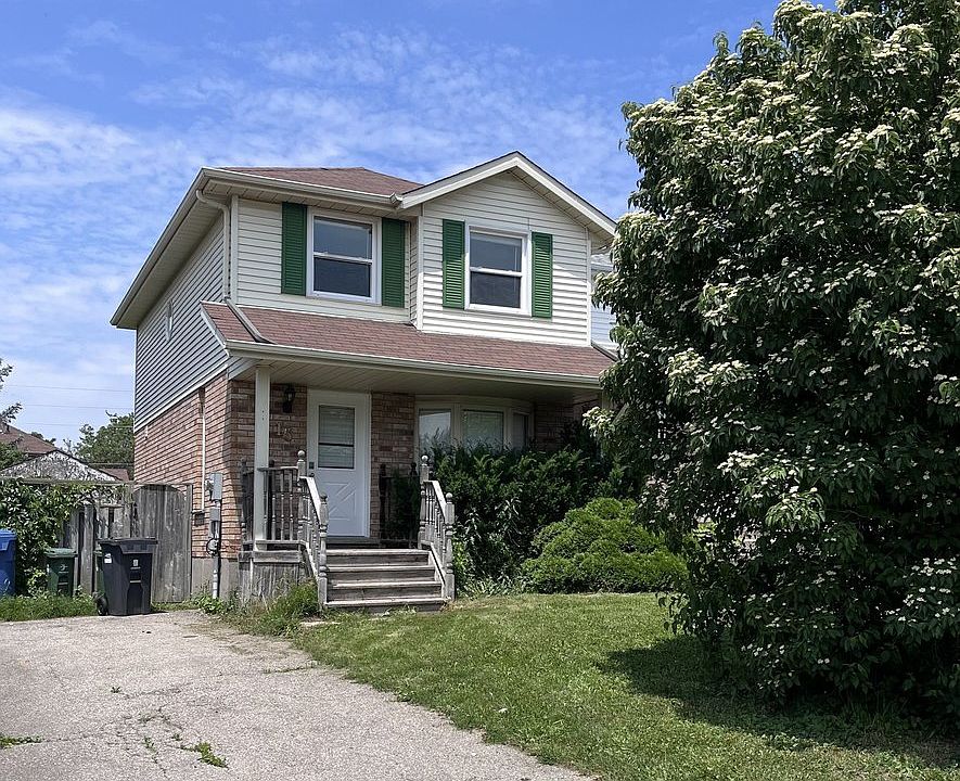 1st image of 15 Moss Pl