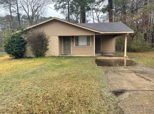 411 Hickory St, New Llano, LA 71461