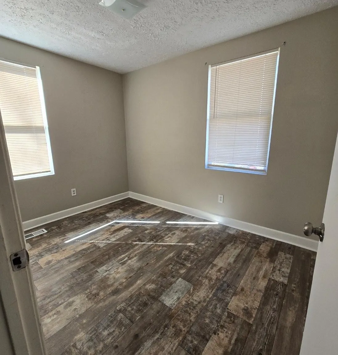 2 bed, 928 sqft, $1,400 — Photo 3