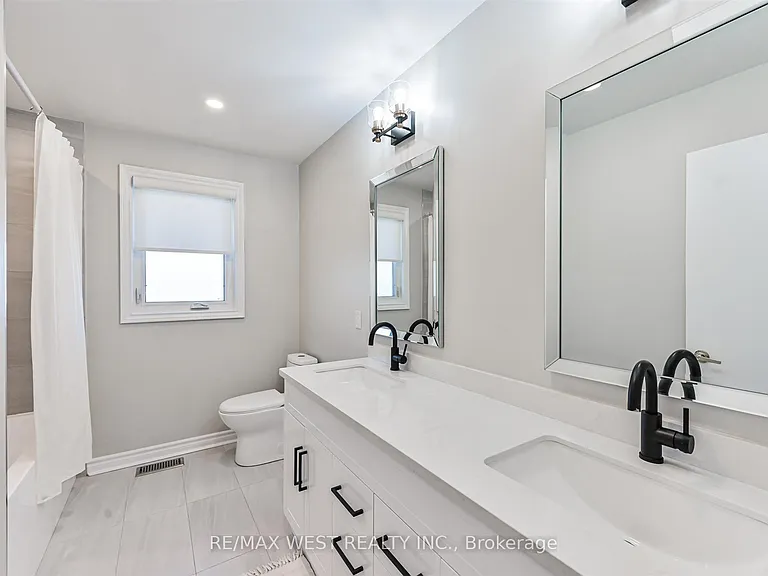 139 Carmen Cres — Photo 16