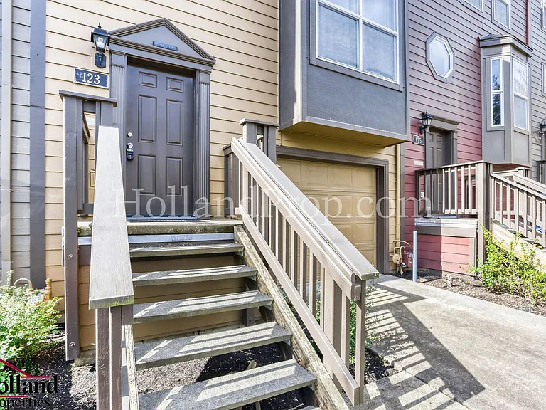123 NE 75th Ave — Photo 2
