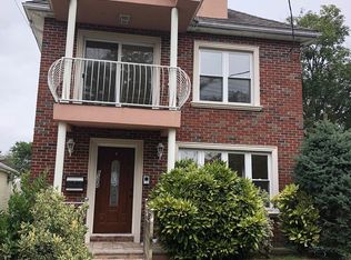 8324 265th St, Glen Oaks, NY 11004