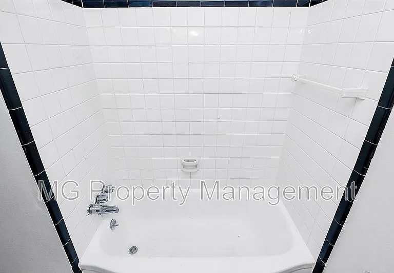 5039 Baylor Dr — Photo 8