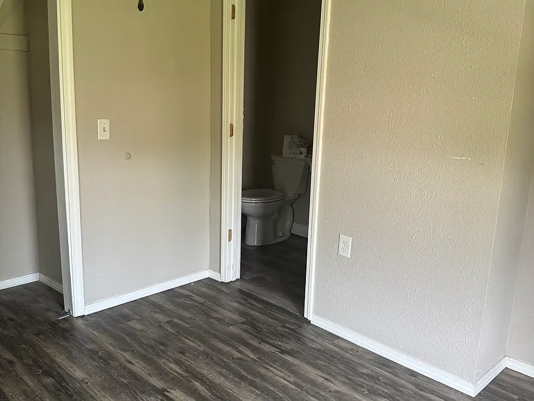 115 W Kansas Ave #20 — Photo 5