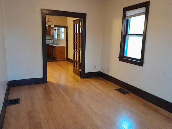 3rd image of 526 Riverview Ave