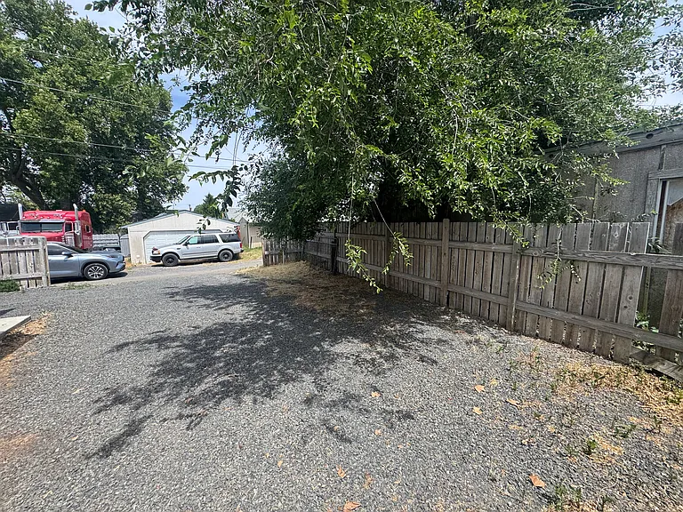629 E Newport Ave #A — Photo 20