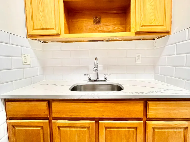 1544 Gates Ave #2F — Photo 13