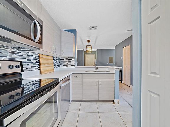 4th image of 1929 Summer Club Dr APT 307