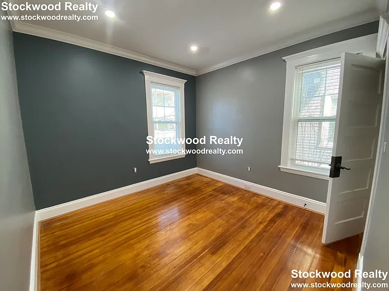 25 Hinckley St #3 — Photo 2