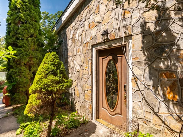 6015 Independence Avenue image 68 of 85