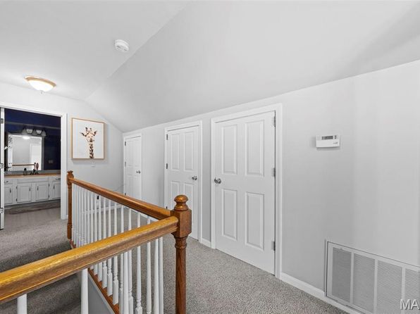 1019 Nolan Dr, Saint Louis, MO 63122