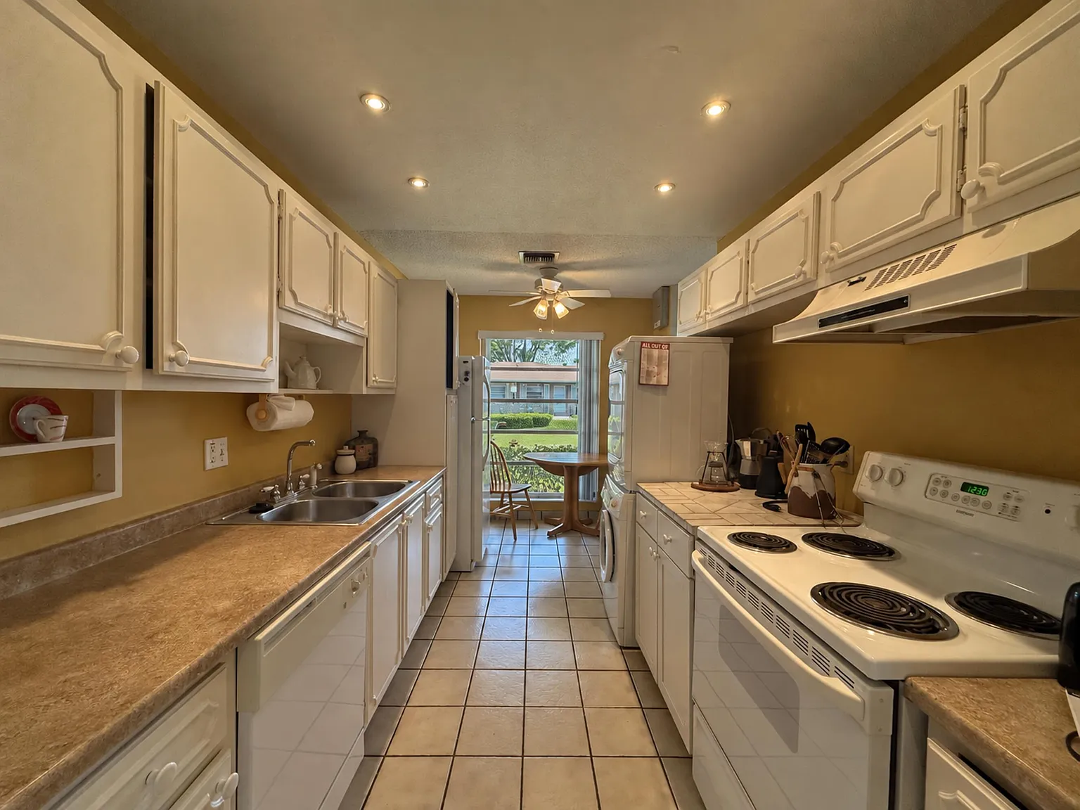 2 bed, 1.5 bath, 982 sqft, $1,800 — Photo 4