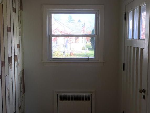 3rd image of 8387 Center St