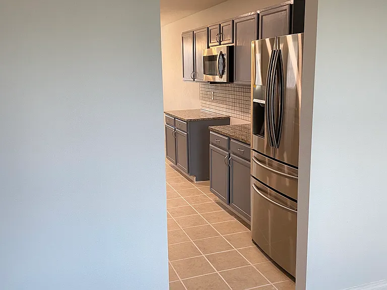 2112 W Grove Ln — Photo 5