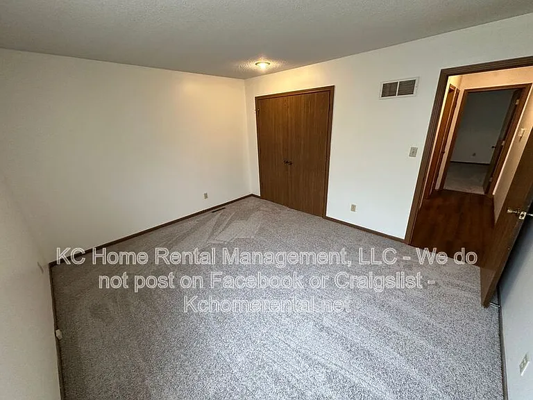 735 NE Barnes Dr #B — Photo 18