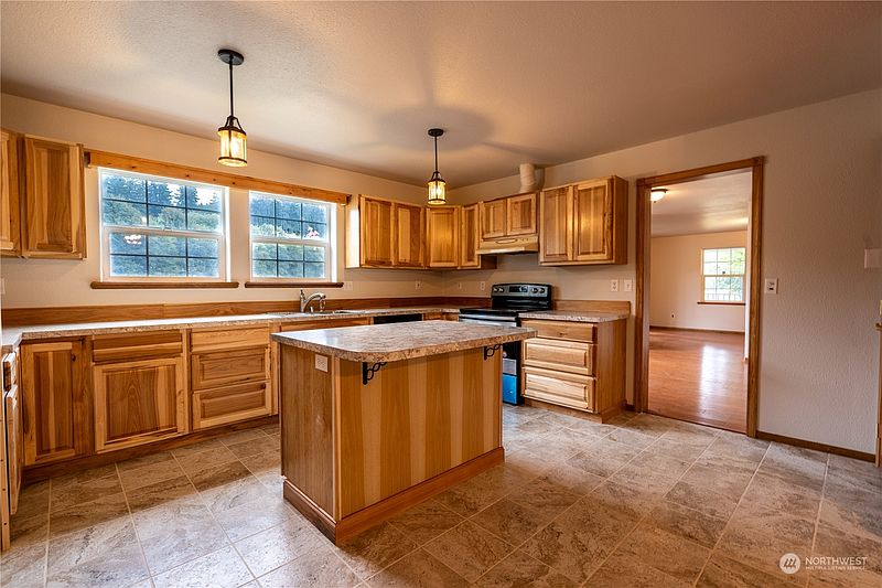 5th image of 732 Satsop Road W