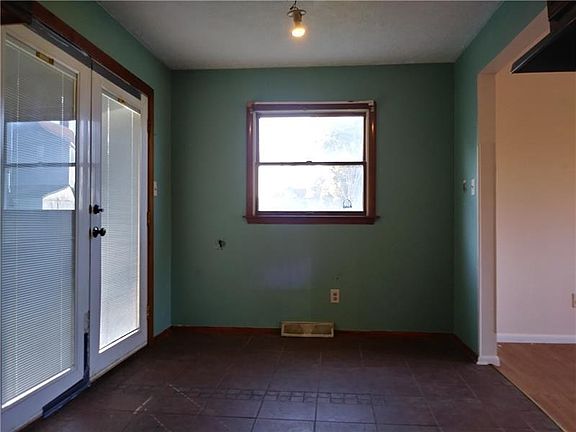 5th image of 116 Clarence Ave