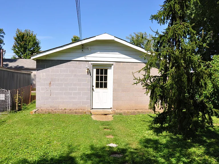 3829 Elmwood Ave — Photo 19