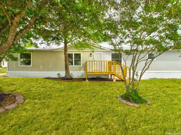 1118 VALERIA DR, Marion, TX 78124