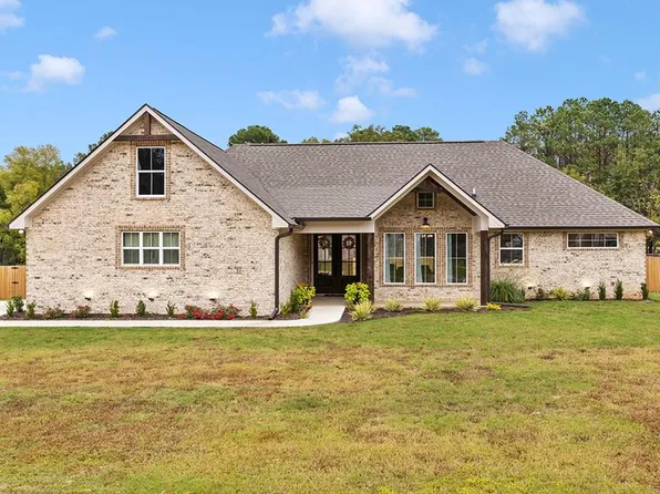 24 Silverhill Dr, Texarkana, TX 75503