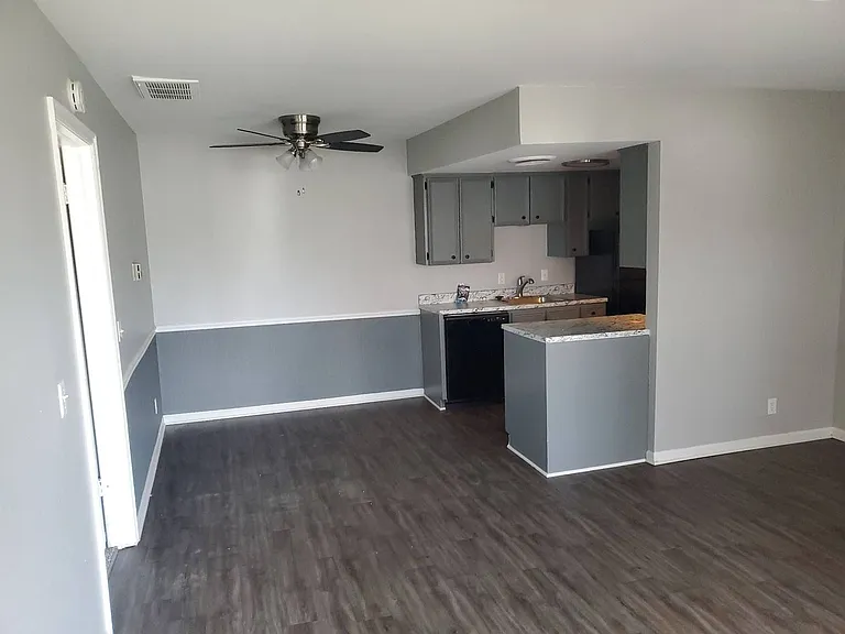 Stratford East Apartments — Photo 14