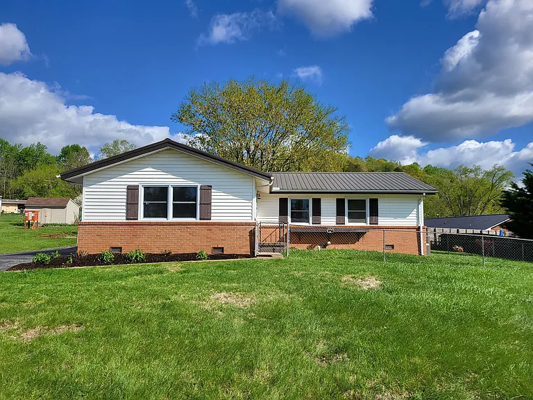 305 Smoky View Rd — Photo 1