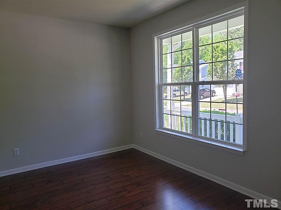 3rd image of 9 Crescent Hill Ct