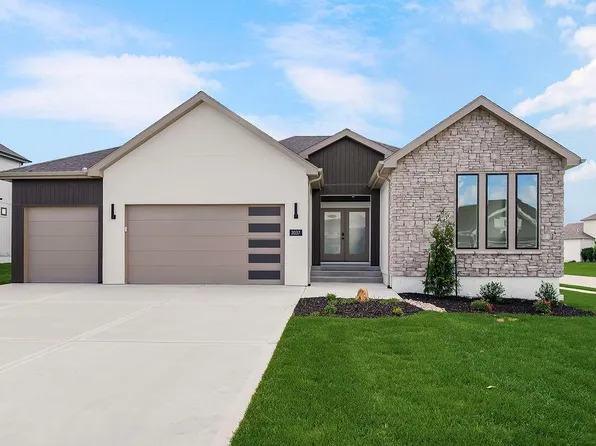 2037 SW Red Barn Ln, Lees Summit, MO 64082