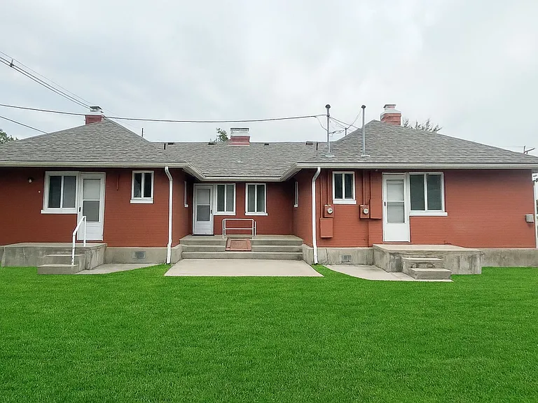 254 Denver St — Photo 2