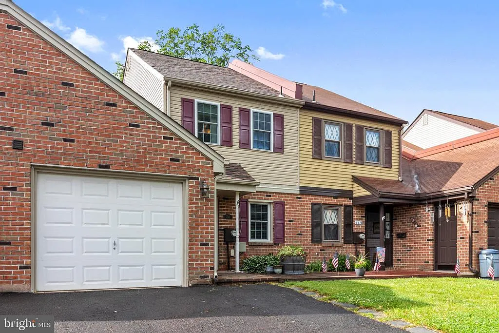 150 Lowell Ct photo 1