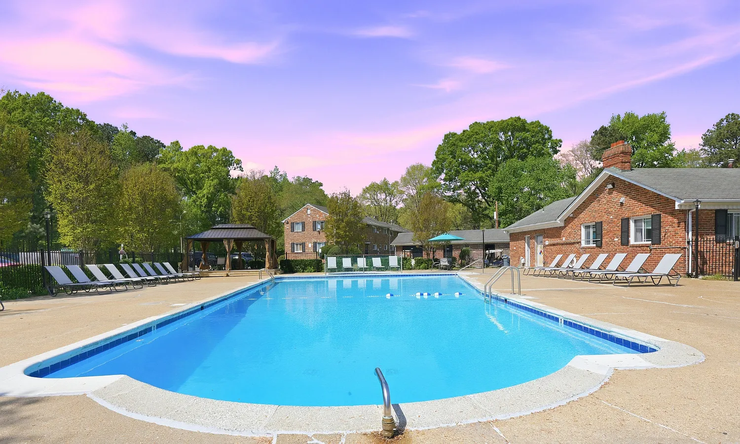Deering Manor — Photo 1