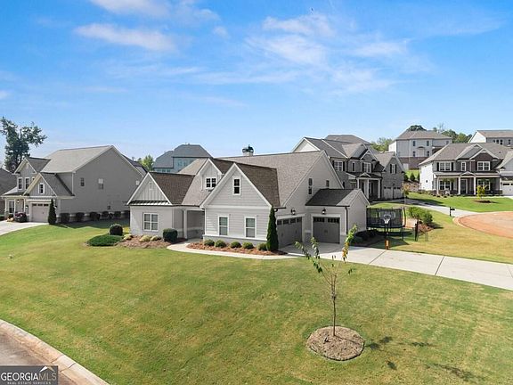 3rd image of 5785 Meadow Trace Ct
