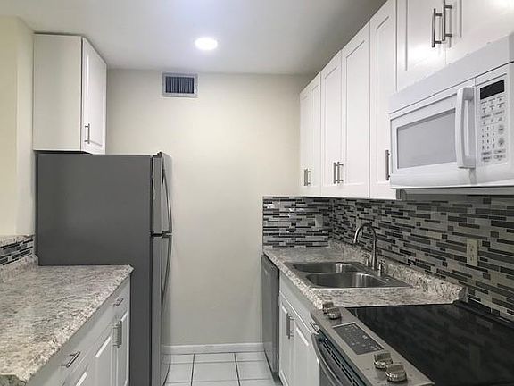 4th image of 9932 Nob Hill Ct #9932