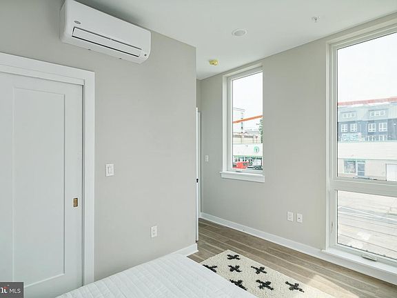 4th image of 2600 W Girard Ave #301