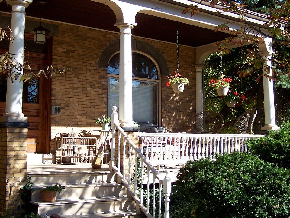 Corner Victorian brick house - first floor apartment - entir