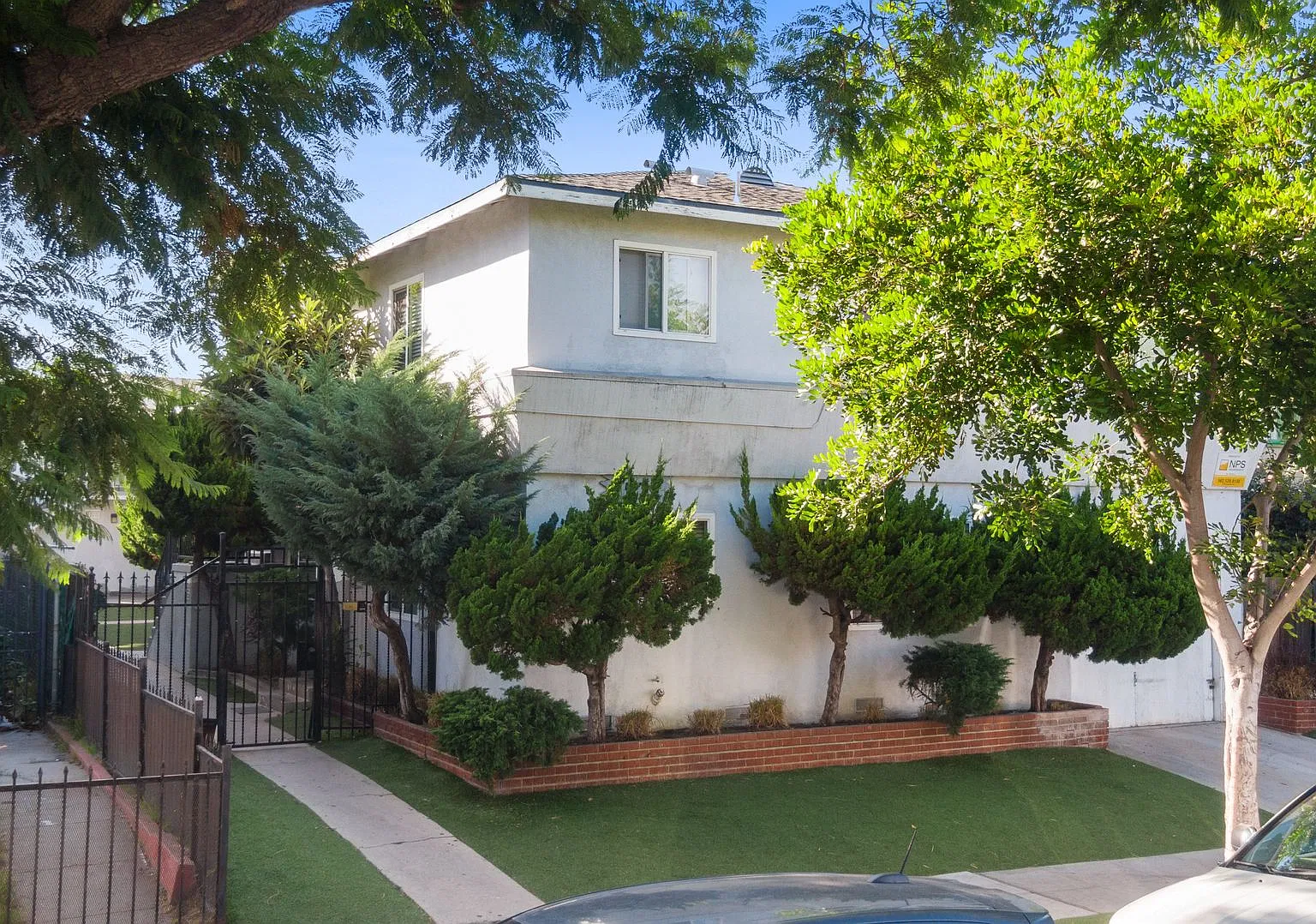 1577 Pine Avenue — Photo 2