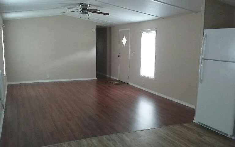 220 Redwood St — Photo 2