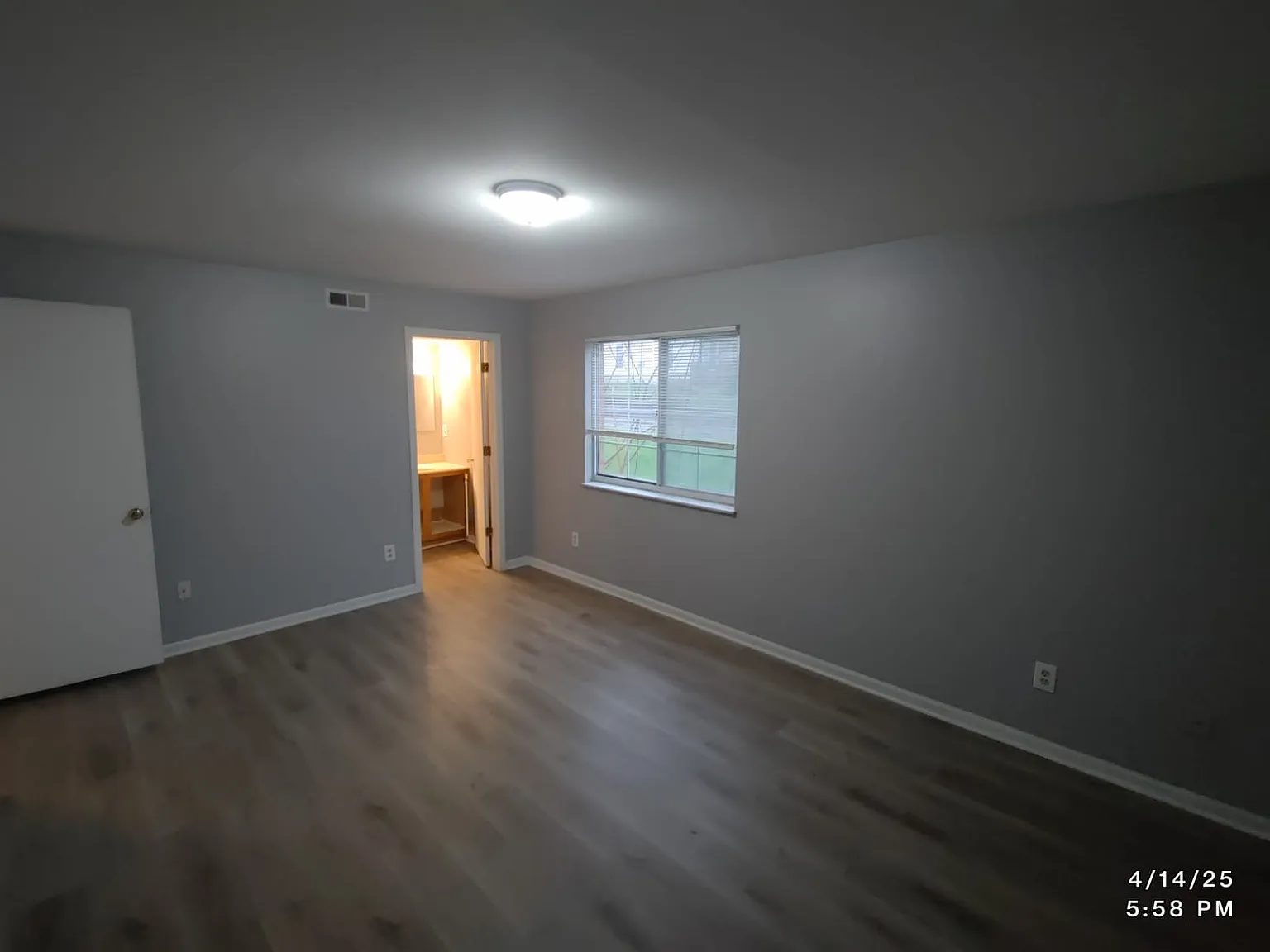 2 bed, 900 sqft, $1,050 — Photo 2