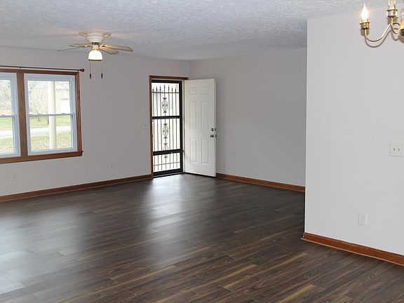 5th image of 916 Melrose Dr