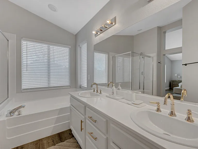 2239 Le Conte Ave — Photo 41